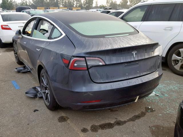 5YJ3E1EB5JF096063 - 2018 TESLA MODEL 3 GRAY photo 3