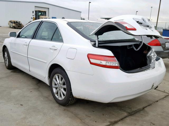 4T1BF3EK8AU537692 - 2010 TOYOTA CAMRY BASE WHITE photo 3