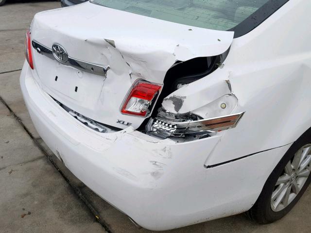 4T1BF3EK8AU537692 - 2010 TOYOTA CAMRY BASE WHITE photo 9