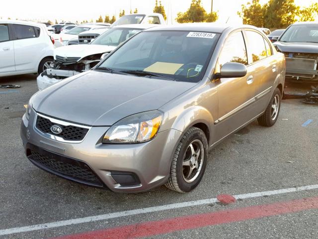 KNADH4A31B6955736 - 2011 KIA RIO BASE GRAY photo 2