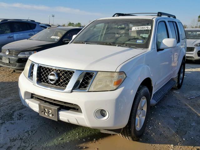 5N1AR18U88C600858 - 2008 NISSAN PATHFINDER WHITE photo 2