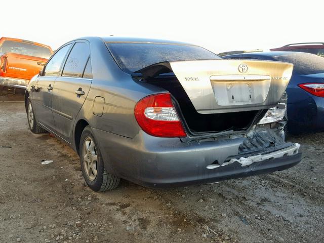 JTDBE32K220124512 - 2002 TOYOTA CAMRY LE GRAY photo 3