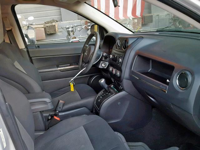 1J4NT1FA3BD159670 - 2011 JEEP COMPASS SP 银色 照片 5