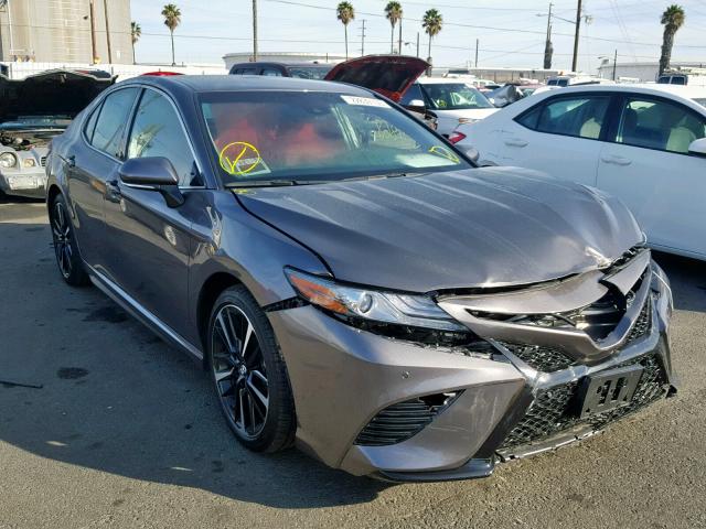 4T1B61HK0JU067903 - 2018 TOYOTA CAMRY XSE GRAY photo 1