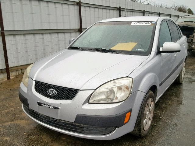 KNADE123866128327 - 2006 KIA RIO SILVER photo 2