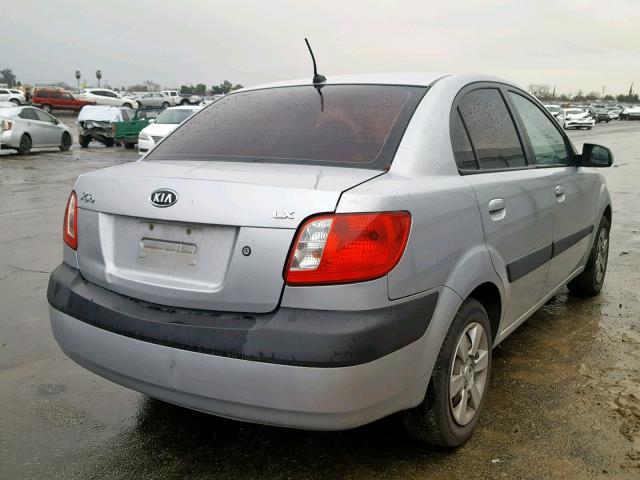 KNADE123866128327 - 2006 KIA RIO SILVER photo 4