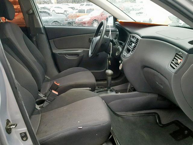 KNADE123866128327 - 2006 KIA RIO SILVER photo 5