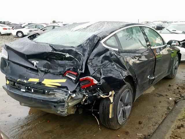 5YJ3E1EA6JF062575 - 2018 TESLA MODEL 3 შავი ფოტო 4