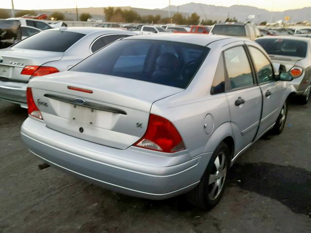 1FAFP34382W267324 - 2002 FORD FOCUS SE Silber Foto 4