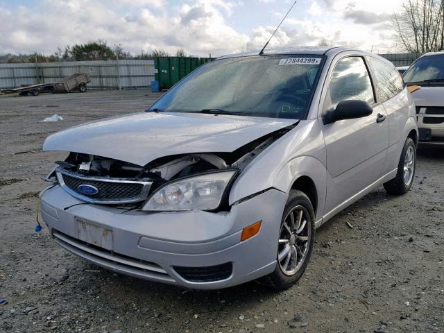 1FAFP31N77W233839 - 2007 FORD FOCUS ZX3 SILVER photo 2