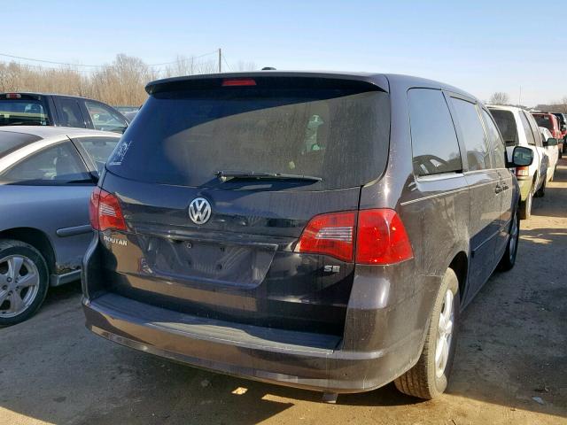 2V4RW3D18AR294643 - 2010 VOLKSWAGEN ROUTAN SE BLACK photo 4