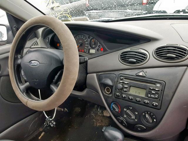 1FAFP34354W114466 - 2004 FORD FOCUS SE C SILVER photo 9