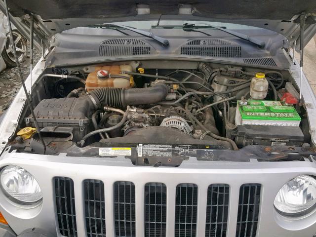1J4GL38K35W682495 - 2005 JEEP LIBERTY RE GRAY photo 7