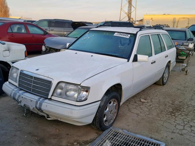 WDBEA92E2SF336621 - 1995 MERCEDES-BENZ E 320 WHITE photo 2