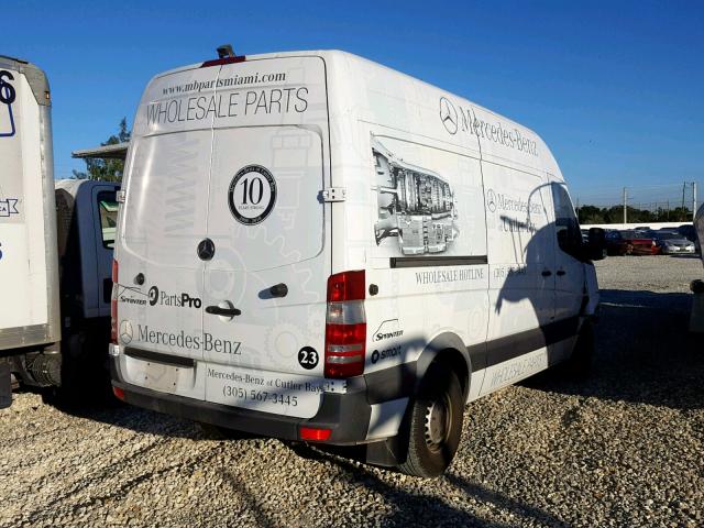 WD3PE7CC4A5488415 - 2010 MERCEDES-BENZ SPRINTER 2 WHITE photo 4