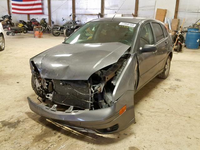 1FAHP37NX7W260811 - 2007 FORD FOCUS ZX5 GRAY photo 2