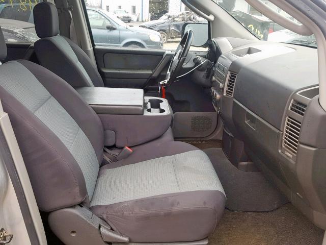 1N6AA07B64N562810 - 2004 NISSAN TITAN XE SILVER photo 5