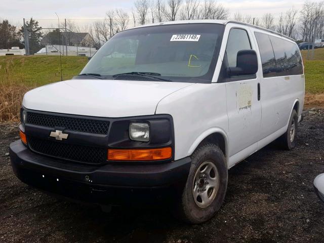 1GNFG15T761171790 - 2006 CHEVROLET EXPRESS G1 WHITE photo 2