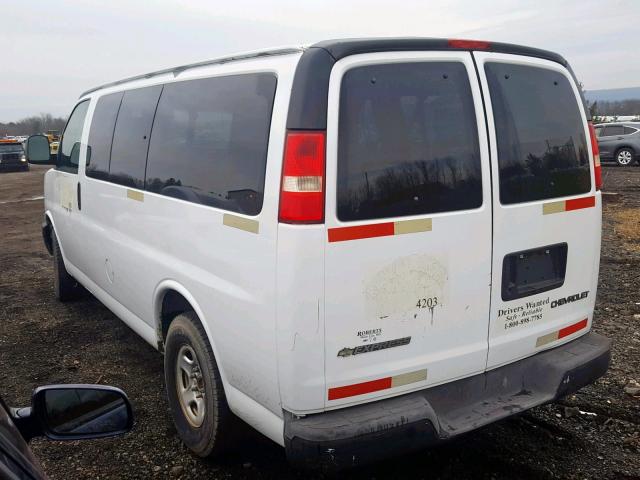 1GNFG15T761171790 - 2006 CHEVROLET EXPRESS G1 WHITE photo 3