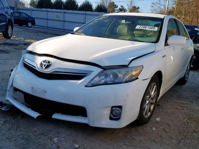 4T1BB3EKXBU127795 - 2011 TOYOTA CAMRY HYBR WHITE photo 2