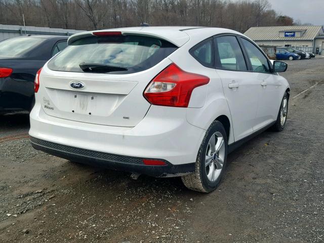 1FADP3K29EL244674 - 2014 FORD FOCUS SE WHITE photo 4