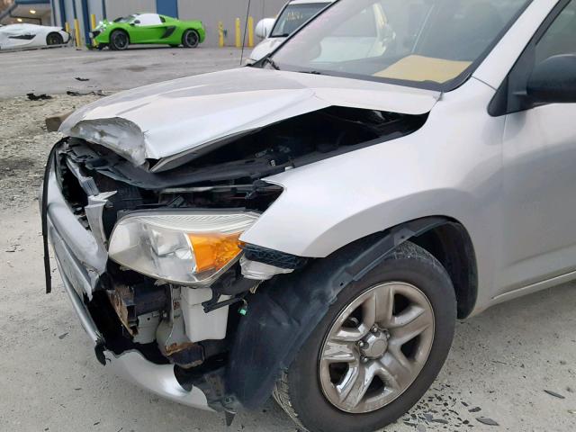 JTMBD33V476044631 - 2007 TOYOTA RAV4 SILVER photo 9