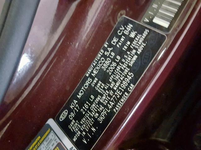 3KPFL4A77JE198945 - 2018 KIA FORTE LX Negro foto 10