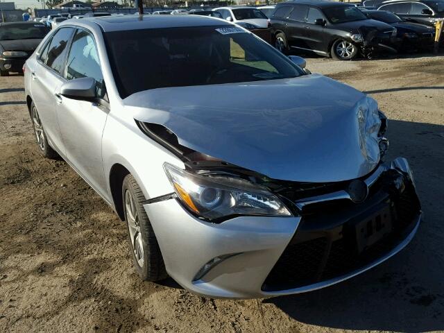 4T1BD1FK7FU173698 - 2015 TOYOTA CAMRY HYBR SILVER photo 1