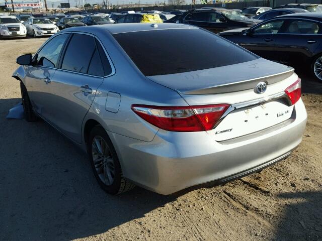 4T1BD1FK7FU173698 - 2015 TOYOTA CAMRY HYBR SILVER photo 3