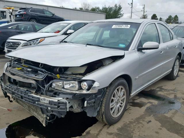YV1RS640652456072 - 2005 VOLVO S60 SILVER photo 2