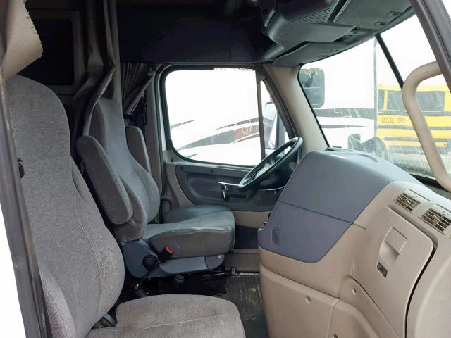 1FUJGLDR1CSBF8843 - 2012 FREIGHTLINER CASCADIA 1 WHITE photo 5