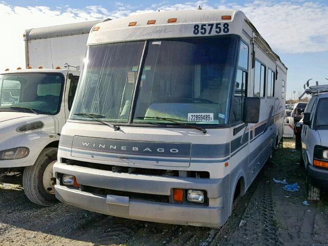 1GBLP37J8T3301373 - 1996 WINNEBAGO MOTORHOME TAN photo 2