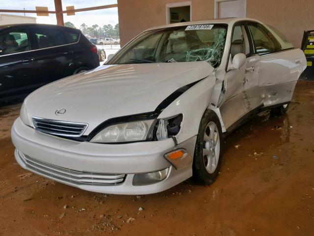 JT8BF28G910314640 - 2001 LEXUS ES 300 WHITE photo 2