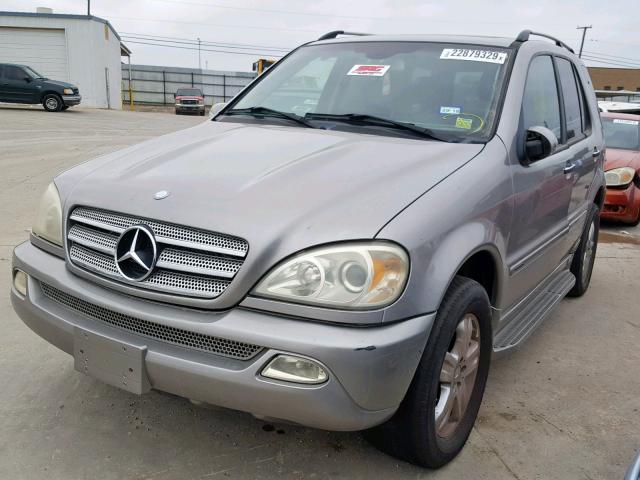 4JGAB57E05A566959 - 2005 MERCEDES-BENZ ML 350 SILVER photo 2