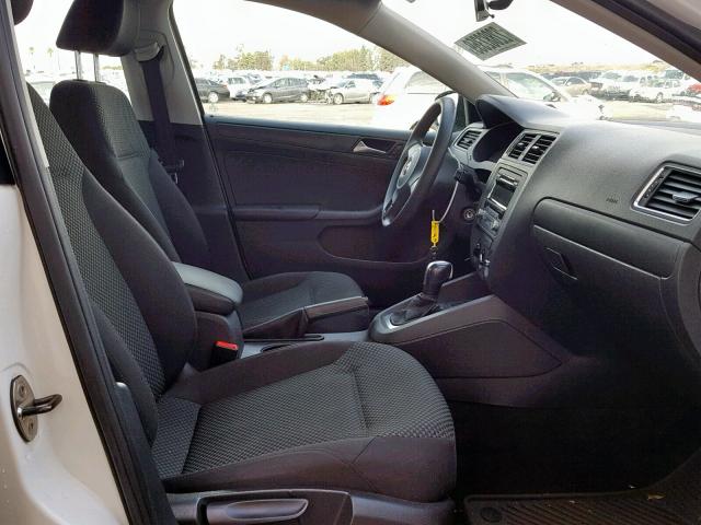 3VW2K7AJ6DM304159 - 2013 VOLKSWAGEN JETTA BASE 白色 照片 5