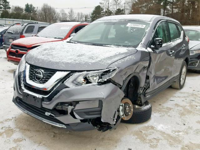 KNMAT2MV6JP576987 - 2018 NISSAN ROGUE S GRAY photo 2