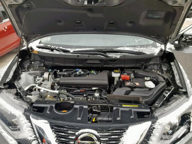 KNMAT2MV6JP576987 - 2018 NISSAN ROGUE S GRAY photo 7