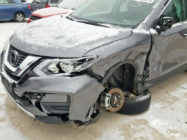 KNMAT2MV6JP576987 - 2018 NISSAN ROGUE S GRAY photo 9