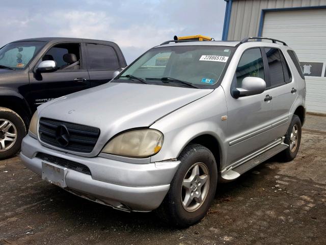 4JGAB54E31A283177 - 2001 MERCEDES-BENZ ML 320 SILVER photo 2