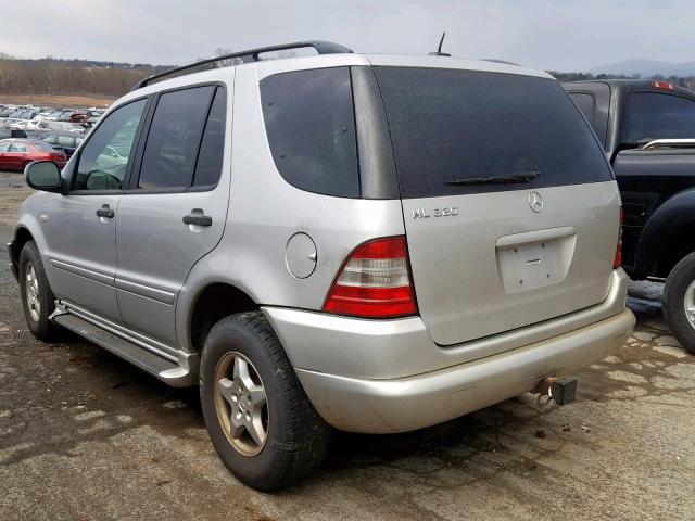 4JGAB54E31A283177 - 2001 MERCEDES-BENZ ML 320 SILVER photo 3