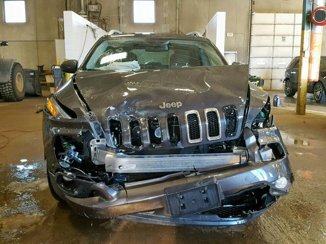 1C4PJMCS3GW360242 - 2016 JEEP CHEROKEE L GRAY photo 9