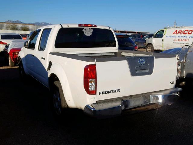 1N6AD07U86C426332 - 2006 NISSAN FRONTIER C WHITE photo 3