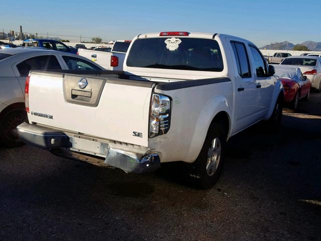 1N6AD07U86C426332 - 2006 NISSAN FRONTIER C WHITE photo 4