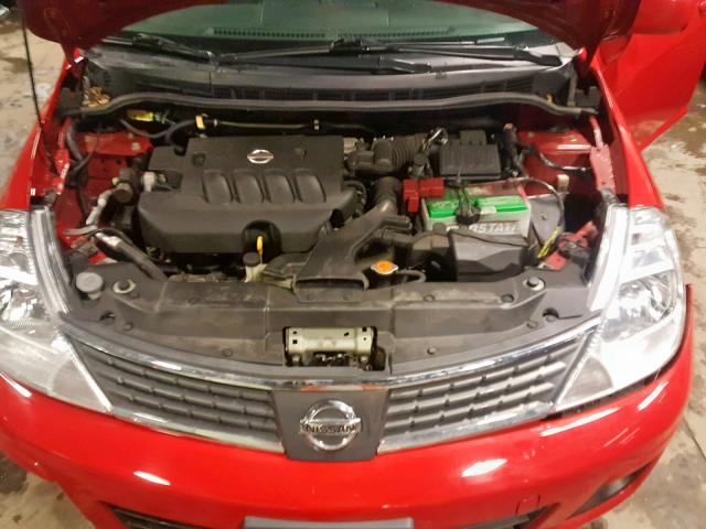 3N1BC13E09L405422 - 2009 NISSAN VERSA S RED photo 7