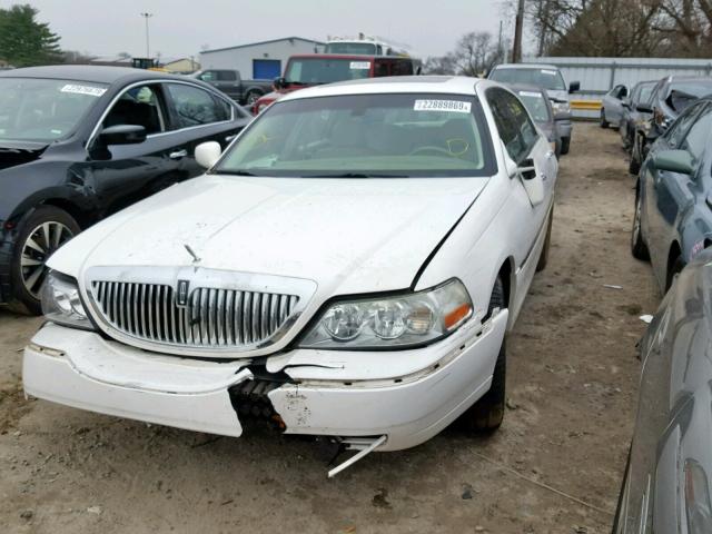 1LNHM82W06Y639489 - 2006 LINCOLN TOWN CAR S WHITE photo 2