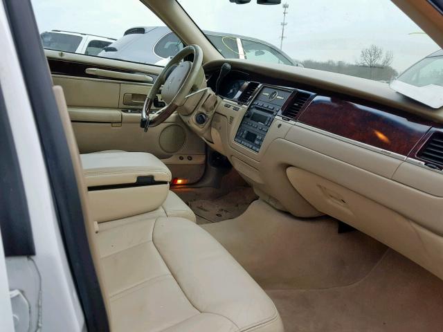 1LNHM82W06Y639489 - 2006 LINCOLN TOWN CAR S WHITE photo 5