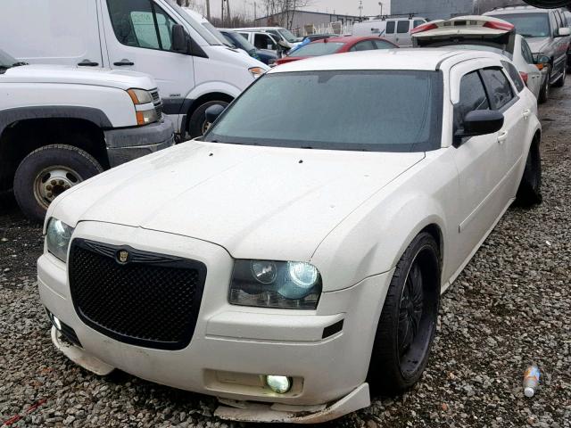 2D4FV47T36H378646 - 2006 DODGE MAGNUM SE WHITE photo 2