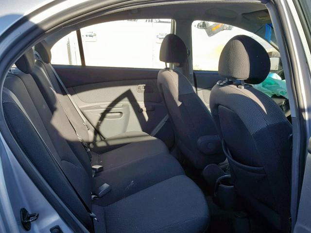KNADE123066121940 - 2006 KIA RIO SILVER photo 6