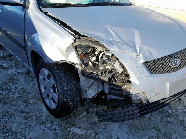 KNADE123066121940 - 2006 KIA RIO SILVER photo 9