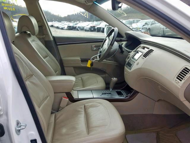 KMHFC46F79A357635 - 2009 HYUNDAI AZERA SE WHITE photo 5